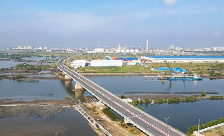 Doanh nghiệp đề xuất làm tuyến đường sắt nhanh kết nối TP.HCM với Cái Mép, Bàu Bàng và Cần Thơ. Ảnh: B.L